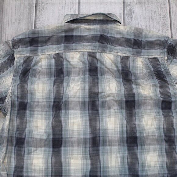 Carhartt Men's Casual Button Down Shirt - Picture 6 of 6